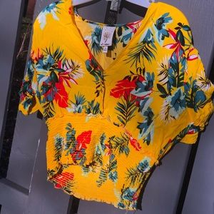 Cropped Yellow/Hawaii Pattern Scrunched Top